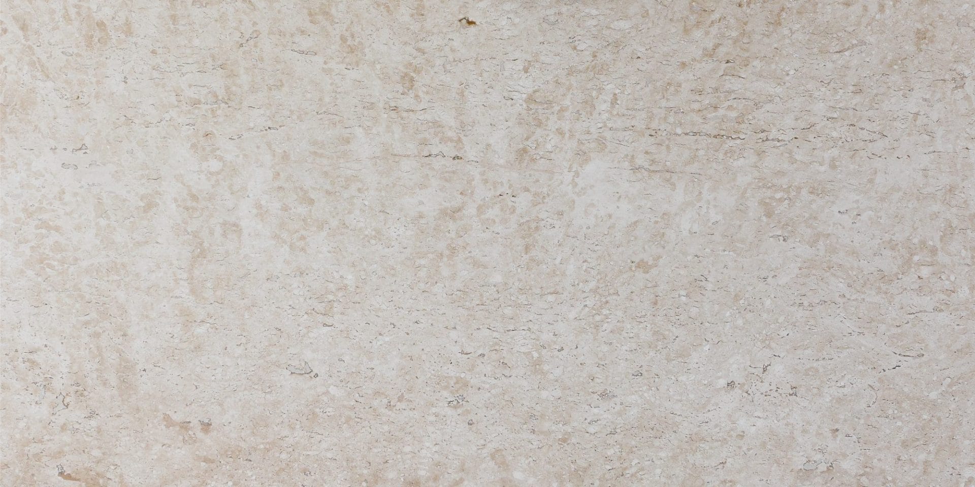 Chapa de travertino Bege Bahia vista de perto: superfície bege clara, sem brilho, com textura fina e pequenos poros