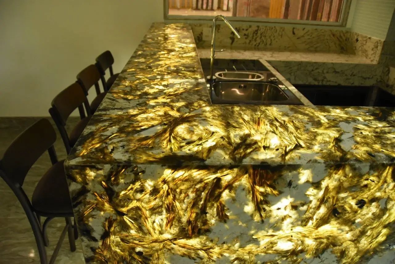 Granito, Quartzito ou Mármore: Qual a Melhor Rocha para Bancada de Cozinha?
